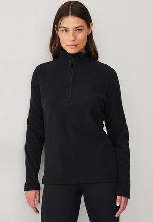 Zwarte fleece pullover met een hoge kraag en een halve rits. Heeft lange mouwen en een ontspannen pasvorm. Zachte textuur en een minimalistisch ontwerp.