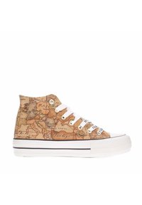 Sneaker alte con una stampa a mappa in tonalità beige e marrone, dotate di lacci bianchi e di una suola in gomma bianca con strisce nere.