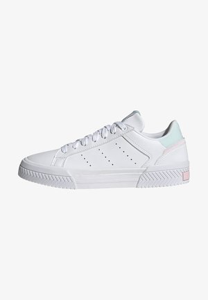 Trainers - white