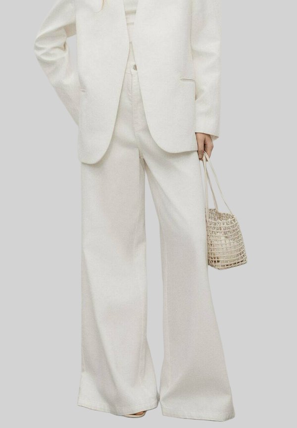 HIGH-WAISTED - Flared Jeans