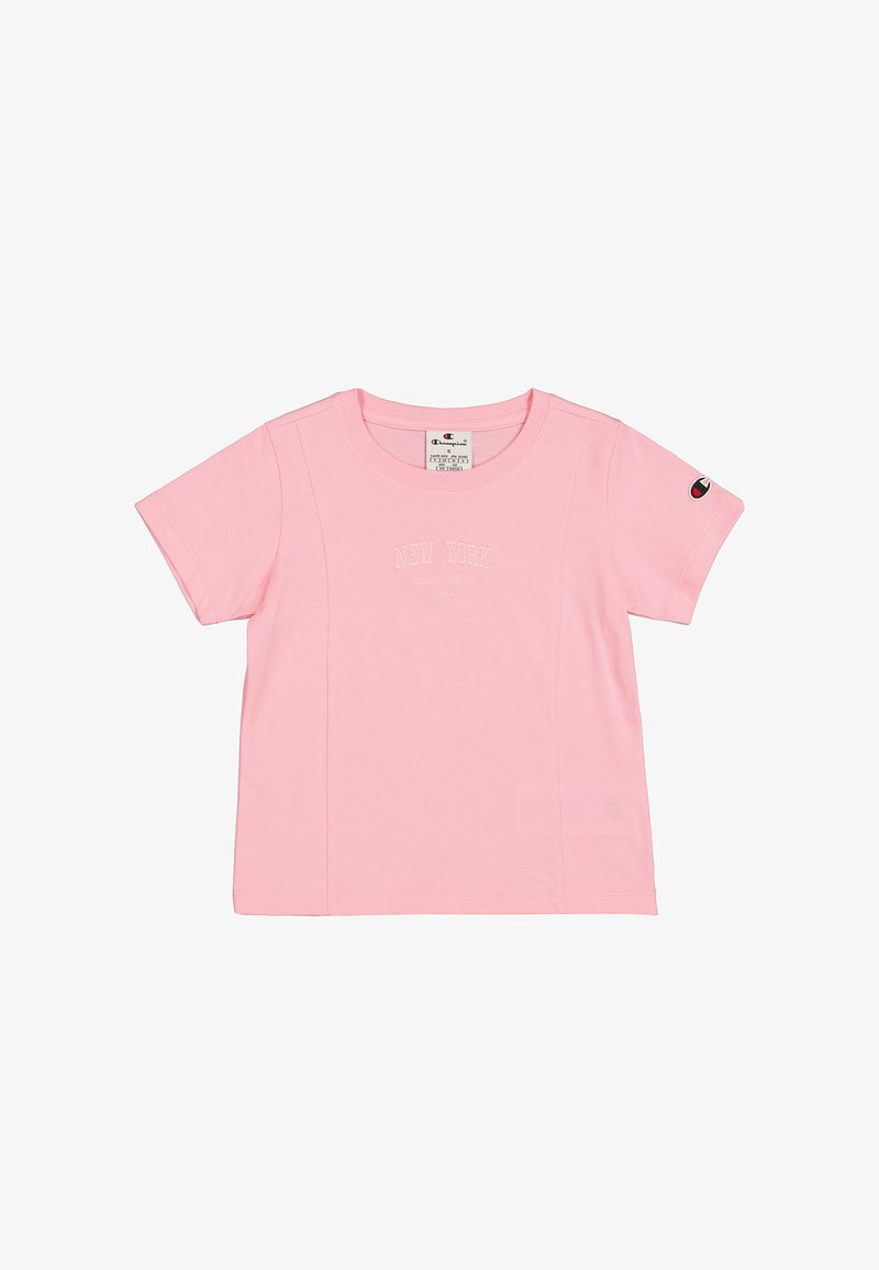 Camiseta de algodón de color rosa claro con mangas cortas, escote redondo, texto bordado "NEW YORK" y logo en la manga. Diseño simple y sin adornos.
