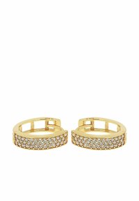 Złote kolczyki w kształcie obręczy z teksturowanym wzorem oraz rzędem błyszczących, przezroczystych kamieni na froncie, z polerowanym wykończeniem.
