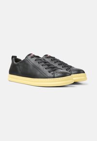 Camper RUNNER FOUR - Zapatos con cordones - schwarz gelb