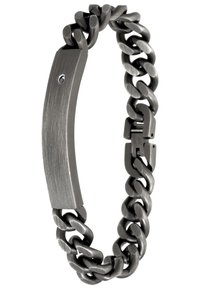 Schakelarmband in geborsteld donker metaal met een glad, rechthoekig plaatje en een kleine stenen accent, verstrengelde schakels en een veilige sluiting.