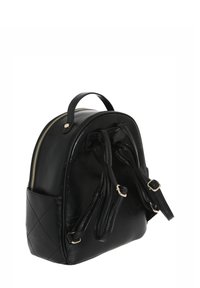 Schwarzer Kunstleder-Rucksack mit runder Form, goldener Reißverschluss, gestepptem Muster an der Seite und verstellbaren Trägern. Verfügt über einen oberen Griff.