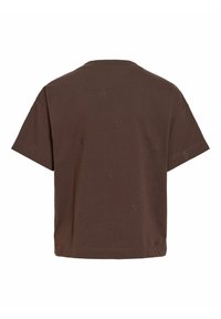 T-shirt marron à manches courtes avec des motifs floraux brodés subtils dispersés sur le tissu, vu de dos sur fond blanc.