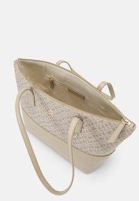 Tommy Hilfiger TOTE - Veľká kabelka - beige