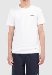 Witte korte mouwen t-shirt van zachte katoen, met een klein zwart "BALLIN" logo op de linkerborst; klassieke ronde halslijn.