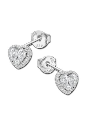 Boucles d'oreilles en argent en forme de cœur, mettant en valeur deux pierres taillées en poire entourées de petites pierres transparentes, avec une finition polie et un fermoir à clou.