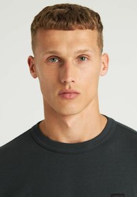 CHASIN' HELY - Top dugih rukava - dark grey