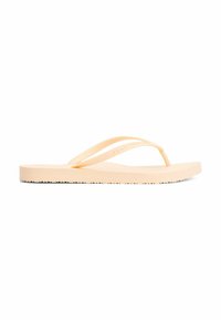Lys ferskenfarvet flip-flop med to tynde stropper og en flad sål. Sålen har en let struktur for greb og en glat overflade.