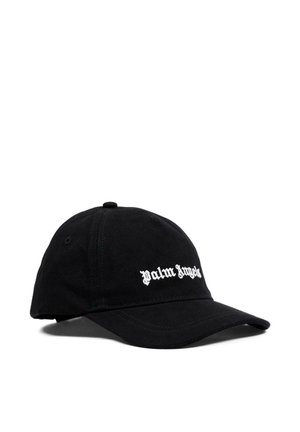 Gorra de béisbol negra con texto blanco "Palm Angels" bordado en el frente, vista desde un ángulo sobre un fondo blanco.