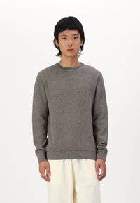 Selected Homme SLHROSS STRUCTURE CREW NECK - Džemperis - asphalt