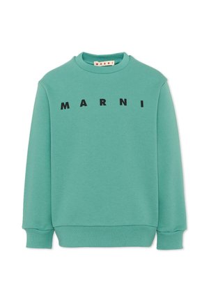 Groene sweater met ronde hals en zwarte hoofdletters die "MARNI" op de borst spellen, met geribde boorden aan mouwen en zoom.