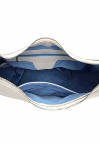 Interieur van een leren handtas met een lichtblauwe voering, voorzien van een ritsvak en platte vakken, met een gestructureerd buitenmateriaal.