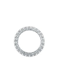 Anello in tono argento con gemme trasparenti disposte in modo uniforme, incastonate in un design rettangolare ripetuto attorno a un band circolare.