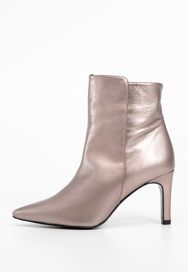 Metallic rose-gold ankle boot with a pointed toe and slim high heel. Smooth leather surface with a side zipper closure.
