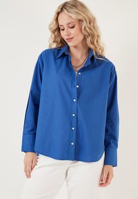 Unselected, saxe blue