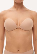 ADHESIVE FABRIC CUPS - trägerloser/variabler BH - salmon