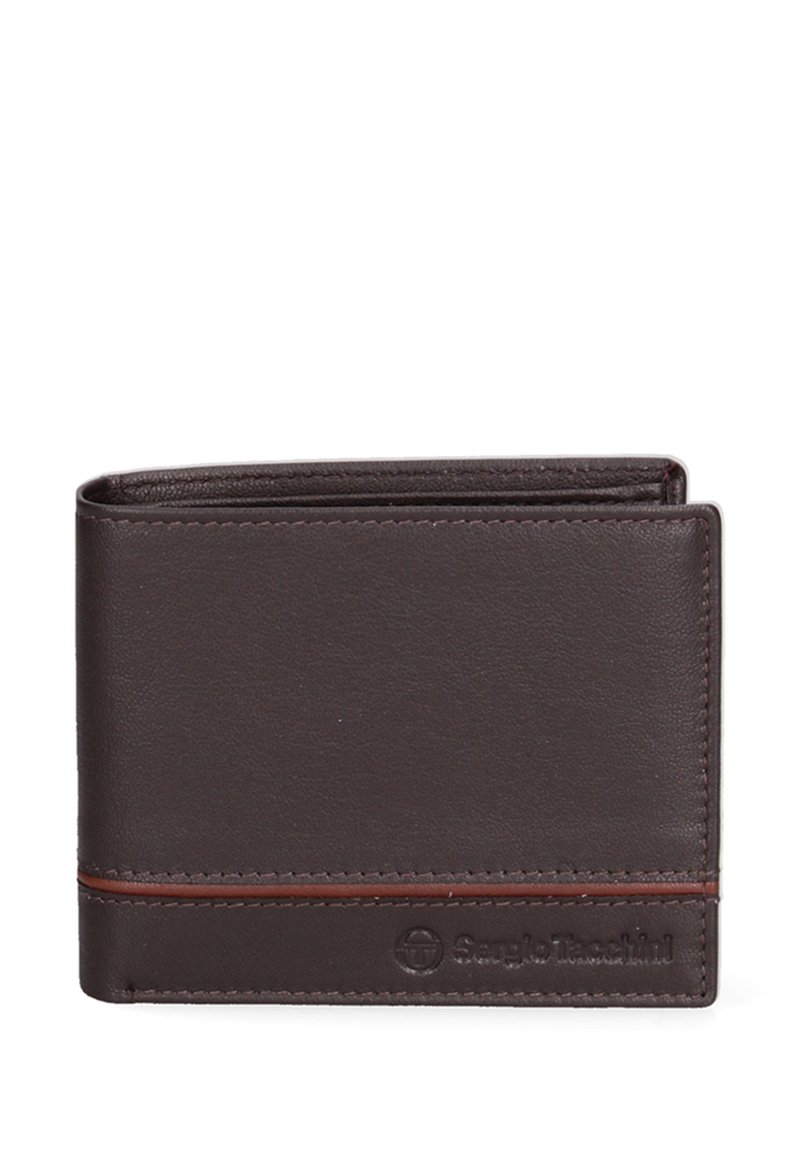 Portefeuille bi-fold en cuir marron avec une texture lisse, des coutures orange contrastantes et un logo embossé sur le devant. Design compact avec plusieurs fentes.