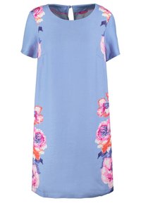Robe à manches courtes en tissu bleu clair avec des accents floraux en rose, orange et violet, présentant un col rond et une fermeture au dos.