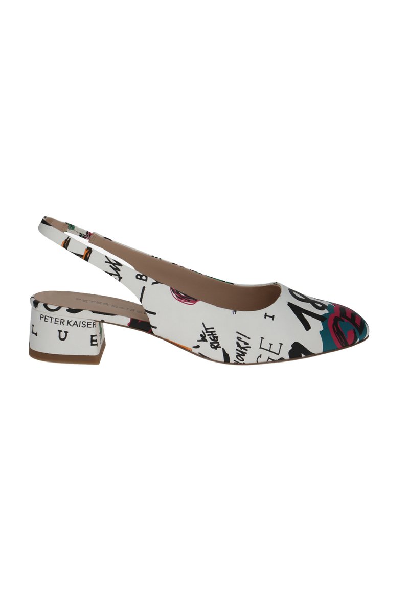 Scarpa slingback bianca con motivi astratti colorati e testo, punta arrotondata, tacco basso a blocco e texture in tessuto liscia. Nome del marchio visibile.