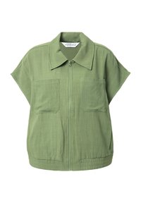 Grüne Kurzarmjacke aus leichtem Stoff mit Reißverschluss und zwei vorderen Taschen mit Klappendetails.