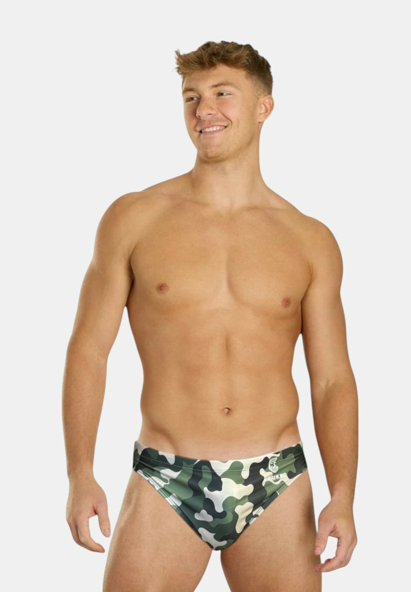 Herren-Schwimmslips in einem grünen Camouflage-Muster. Hergestellt aus leichtem, dehnbarem Material mit einem niedrigen Schnitt und einer glatten Oberfläche.