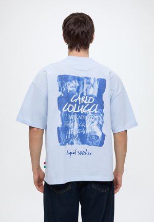 Carlo Colucci, RAGLAN - Print T-shirt - light blue