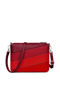 Červená kožená crossbody taška s diagonálními pruhy různých odstínů. Má odnímatelný popruh a stříbrné kovové doplňky.