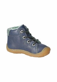 Botas de tobillo de cuero azul oscuro con detalles en gris, que presentan seis ojales, un forro suave y una suela de goma beige flexible.