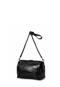 Borsa a tracolla in pelle nera con motivo a coccodrillo, dalla forma strutturata, con tracolla regolabile e dettagli in metallo dorato.
