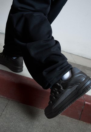 Bershka Trainers - black