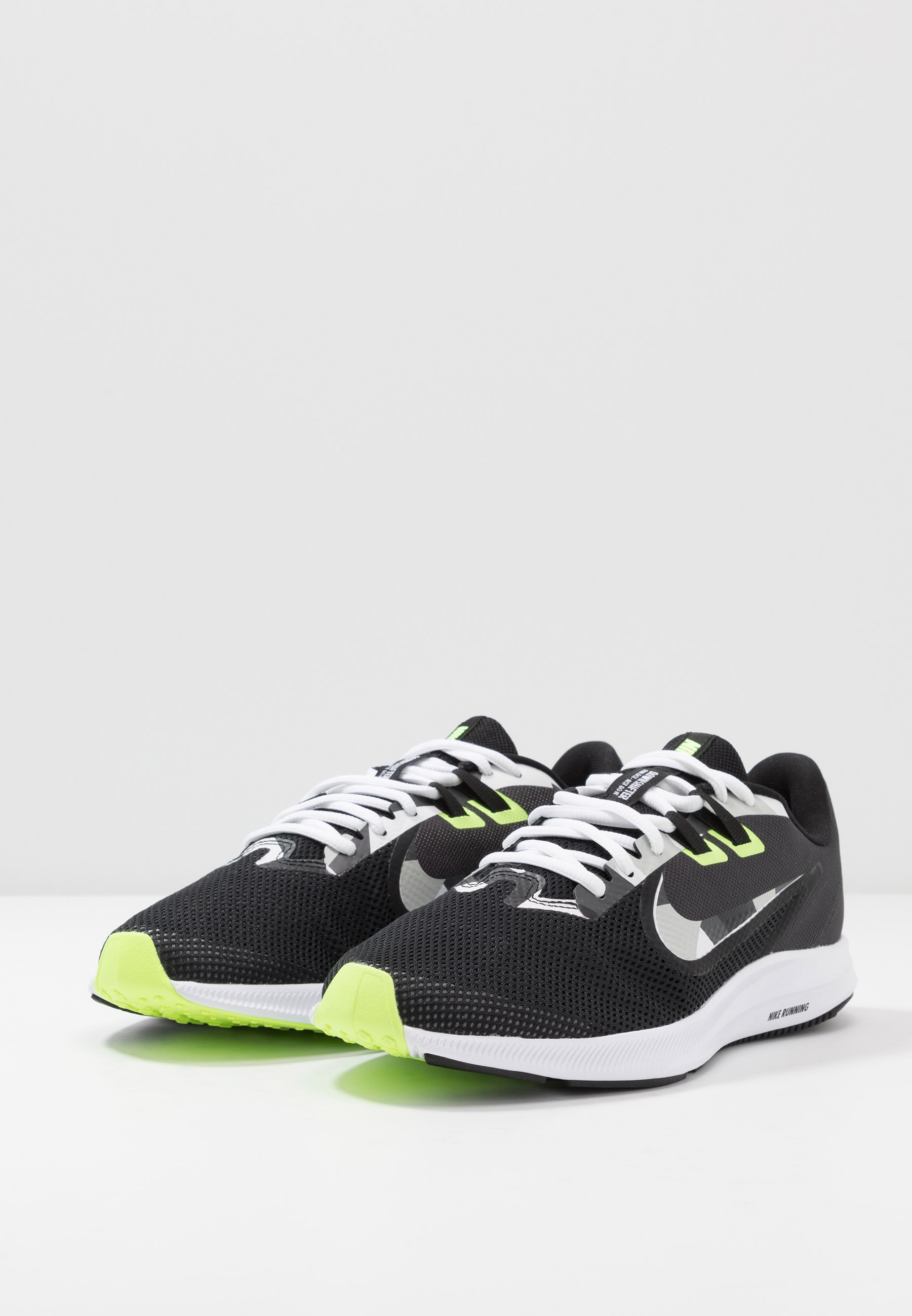 Nike Performance DOWNSHIFTER 9 Nøytrale løpesko black Nike Performance DOWNSHIFTER 9 Nøytrale løpesko smoke