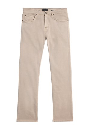 Beżowe dżinsy z prostą nogawką, pięcioma kieszeniami i widocznymi przeszyciami; posiadają zapięcie na guzik i suwak.