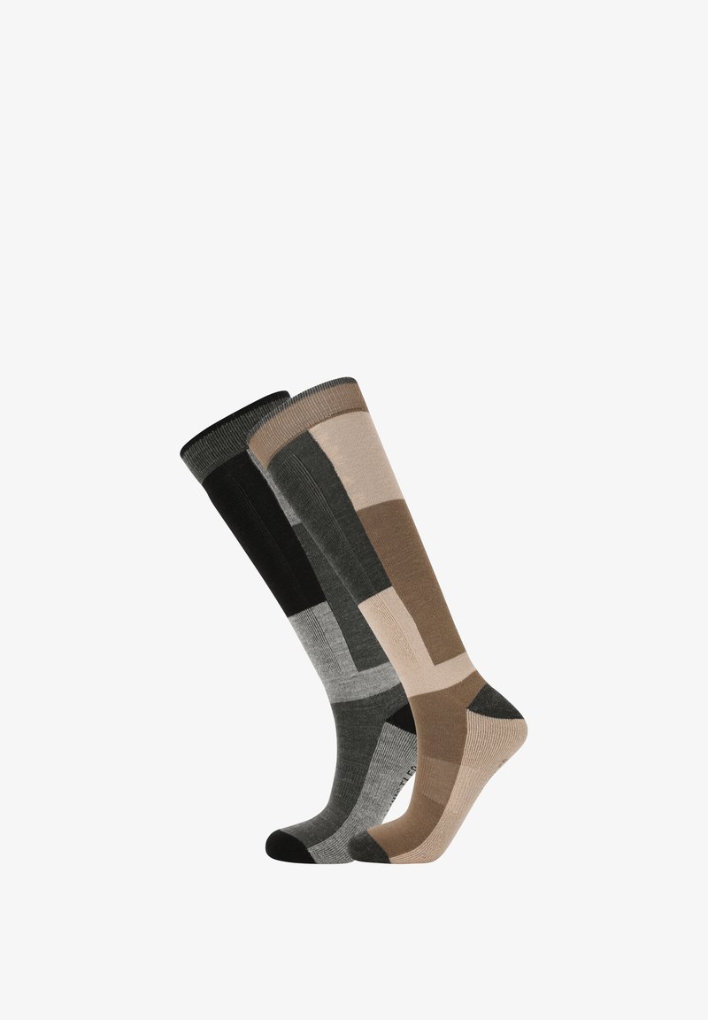 Twee paren kniekousen. Eén in donkere tinten (zwart, grijs), de andere met blokken in tan en bruin. Gebreid materiaal met geribbelde toppen.