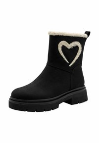 Zwarte enkelboot met een ronde neus, textuur van zacht suede en een crèmewitte nepbontmanchet. Heeft een hartontwerp aan de zijkant.