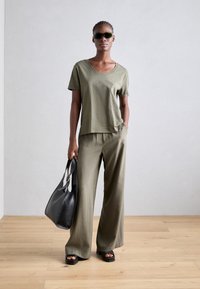 Esprit TEE - Camiseta básica - dark khaki