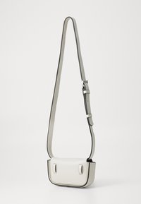 KARL LAGERFELD SIGNATURE BELT BAG - Torba čez telo - cement