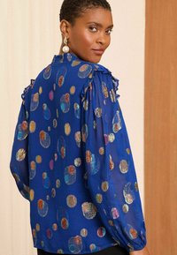 Love & Roses RUFFLE TIE NECK LONG SLEEVE - REGULAR FIT - Camicia - blue
