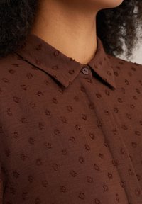 WE Fashion Gombos blúz - brown