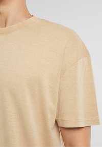 Urban Classics WASHED TEE - Tricou basic - unionbeige