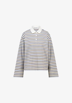 Polo de manga larga con cuello, en franjas horizontales azul claro y marrón, con botones en la parte delantera y un corte relajado. Material suave de algodón.