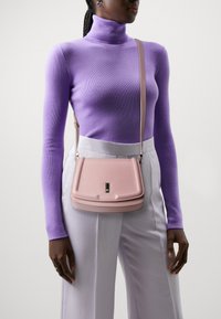 BOSS ARIELL SADDLE  - Olkalaukku - light beige