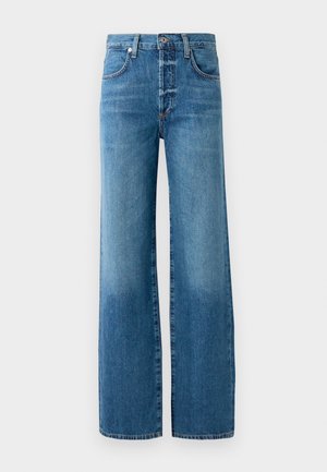 Jean ample en denim bleu clair. Doté d'un bouton à l'ouverture, de passants de ceinture et de coutures contrastées. Le tissu présente un effet délavé.