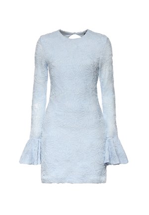 Abito corto a maniche lunghe azzurro chiaro con motivo floreale testurizzato e polsini a campana svasati, con un piccolo foro a goccia sul retro chiuso da un bottone.