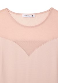 Blusa rosa con un pannello in rete trasparente al collo con un design a forma di V. Tessuto morbido e materiale leggero. Etichetta del marchio visibile.