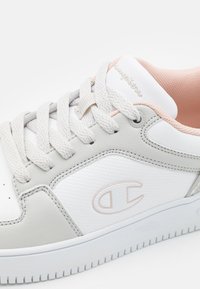 Champion RD18 2.0 - Scarpe da basket - light grey/white/pink