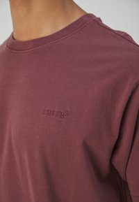 Levi's® VINTAGE - Tricou basic - red mahogany