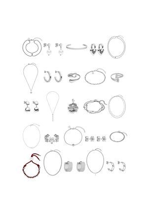 Kollektion von silbernem Schmuck, einschließlich Ohrringe, Armbänder und Halsketten. Enthält verschiedene Designs wie Creolen, Anhänger und Charm-Stile.